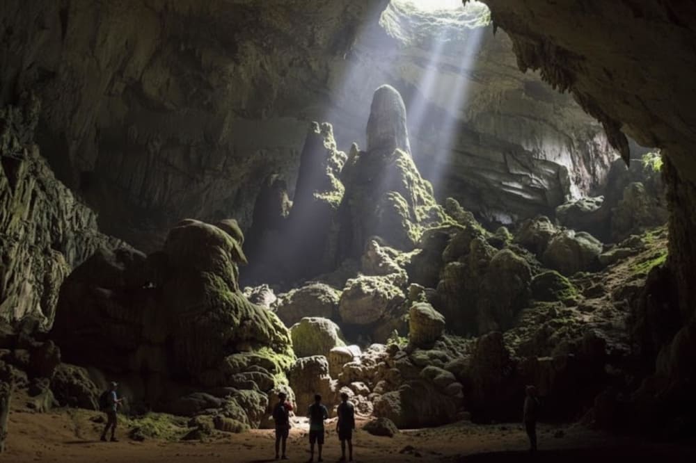 Khung cảnh hùng vĩ trong Hang Dơi.